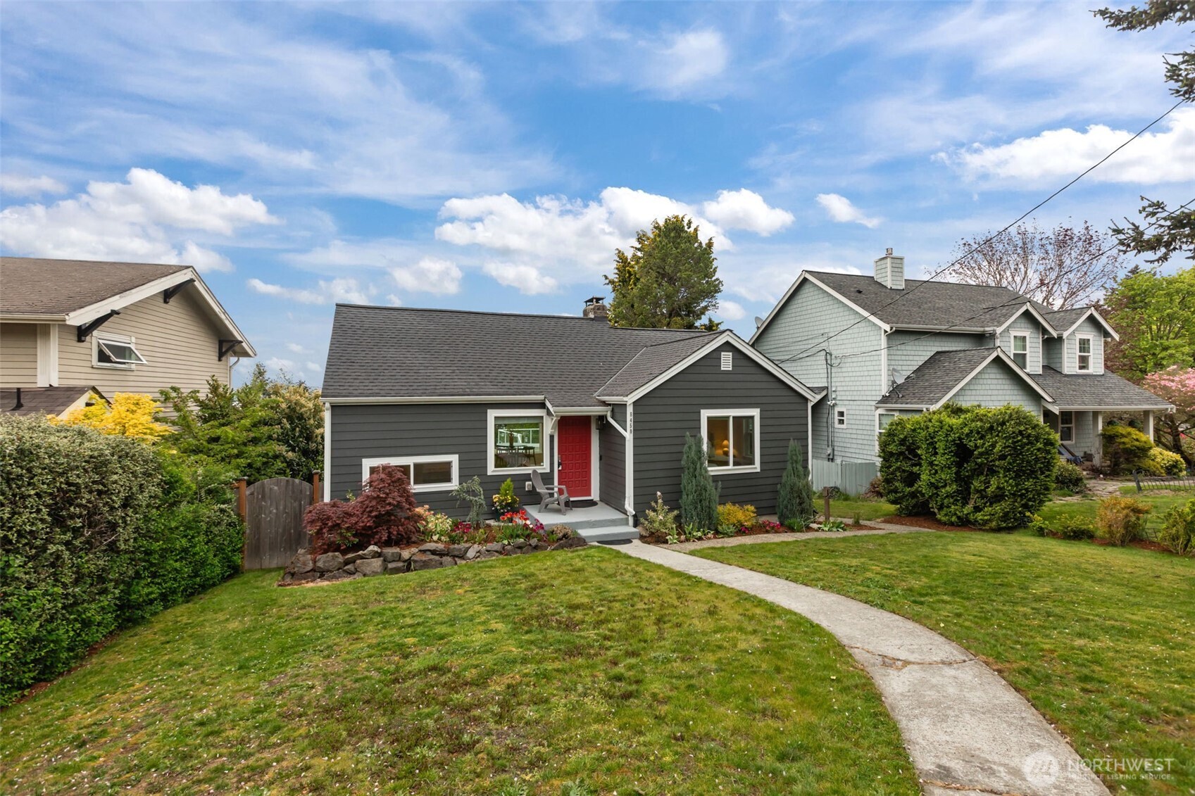8450 E Side Drive NE, Tacoma, WA 98422