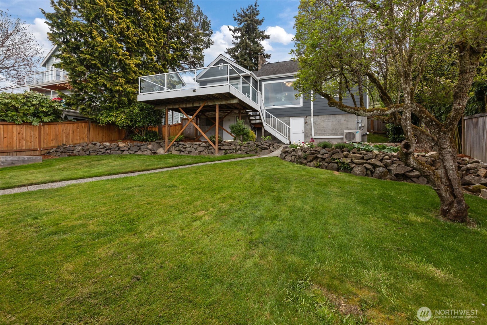 8450 E Side Drive NE, Tacoma, WA 98422