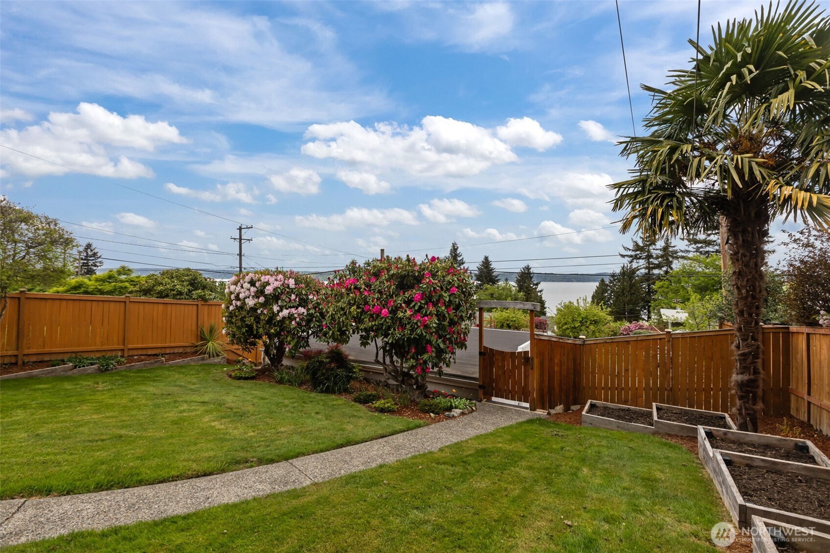 8450 E Side Drive NE, Tacoma, WA 98422
