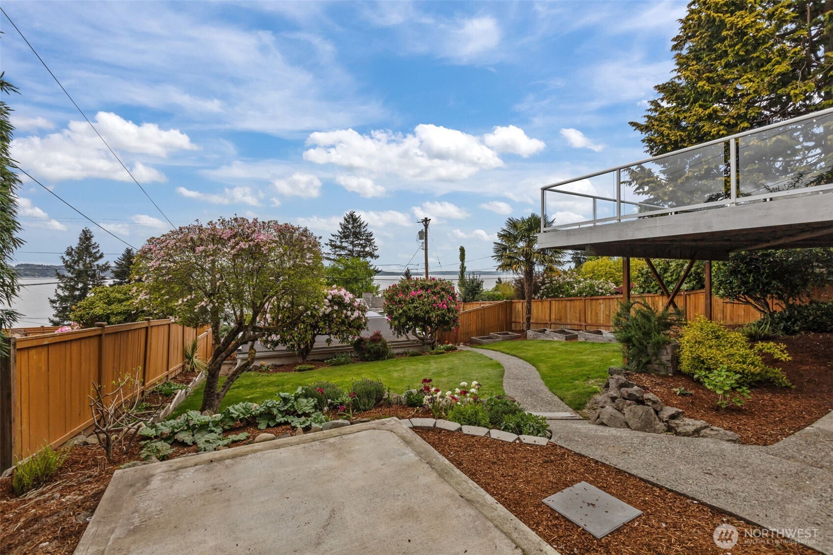 8450 E Side Drive NE, Tacoma, WA 98422