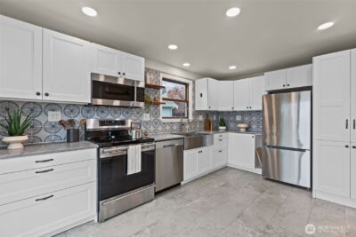 8450 E Side Drive NE, Tacoma, WA 98422 - Photo 9