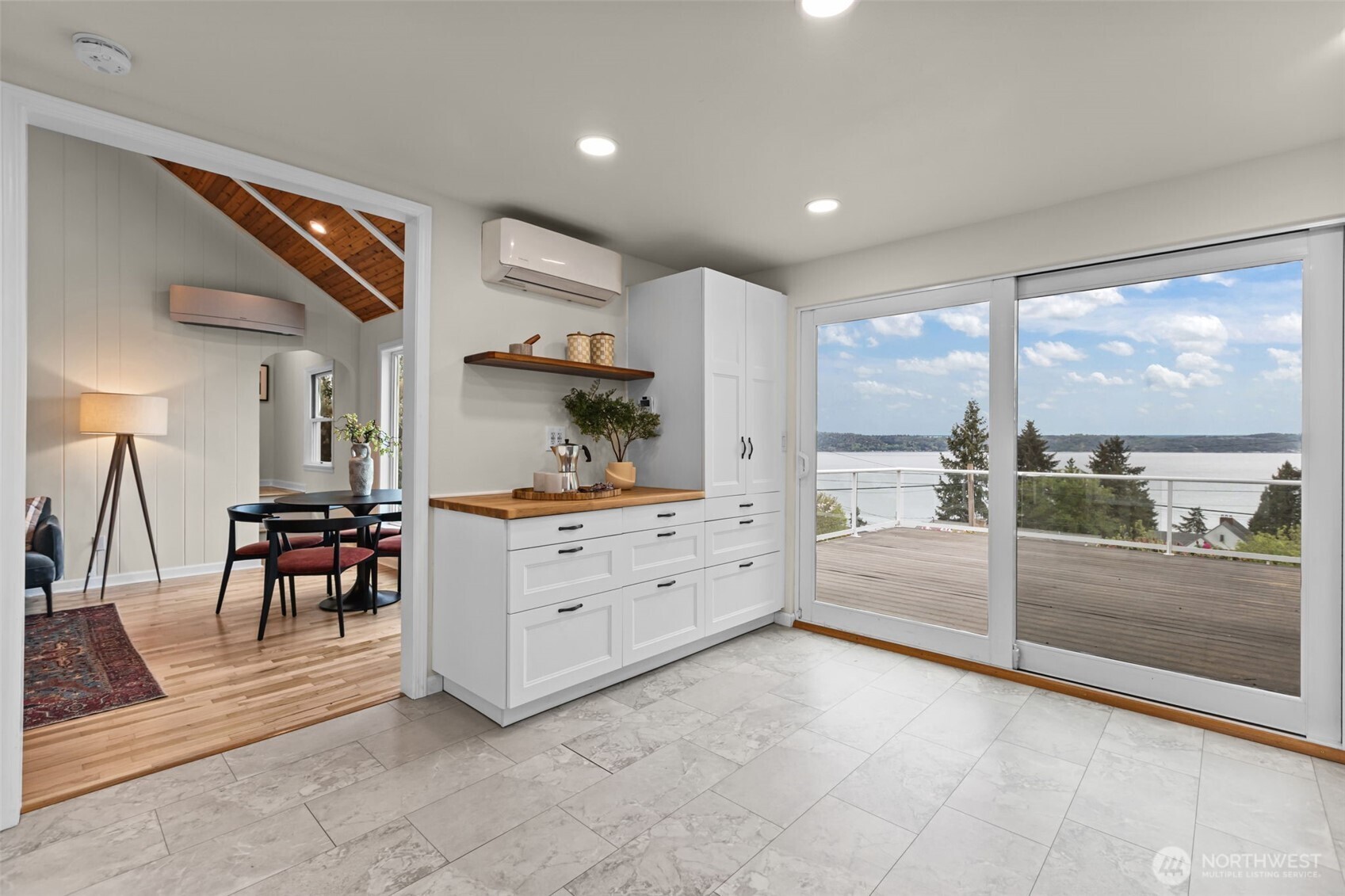 8450 E Side Drive NE, Tacoma, WA 98422