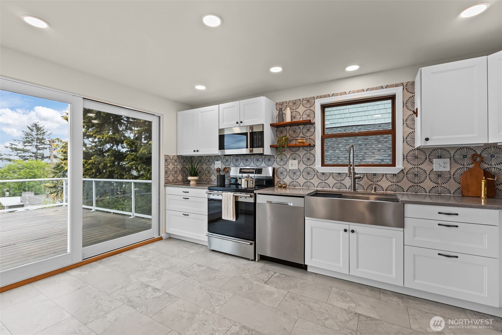 8450 E Side Drive NE, Tacoma, WA 98422
