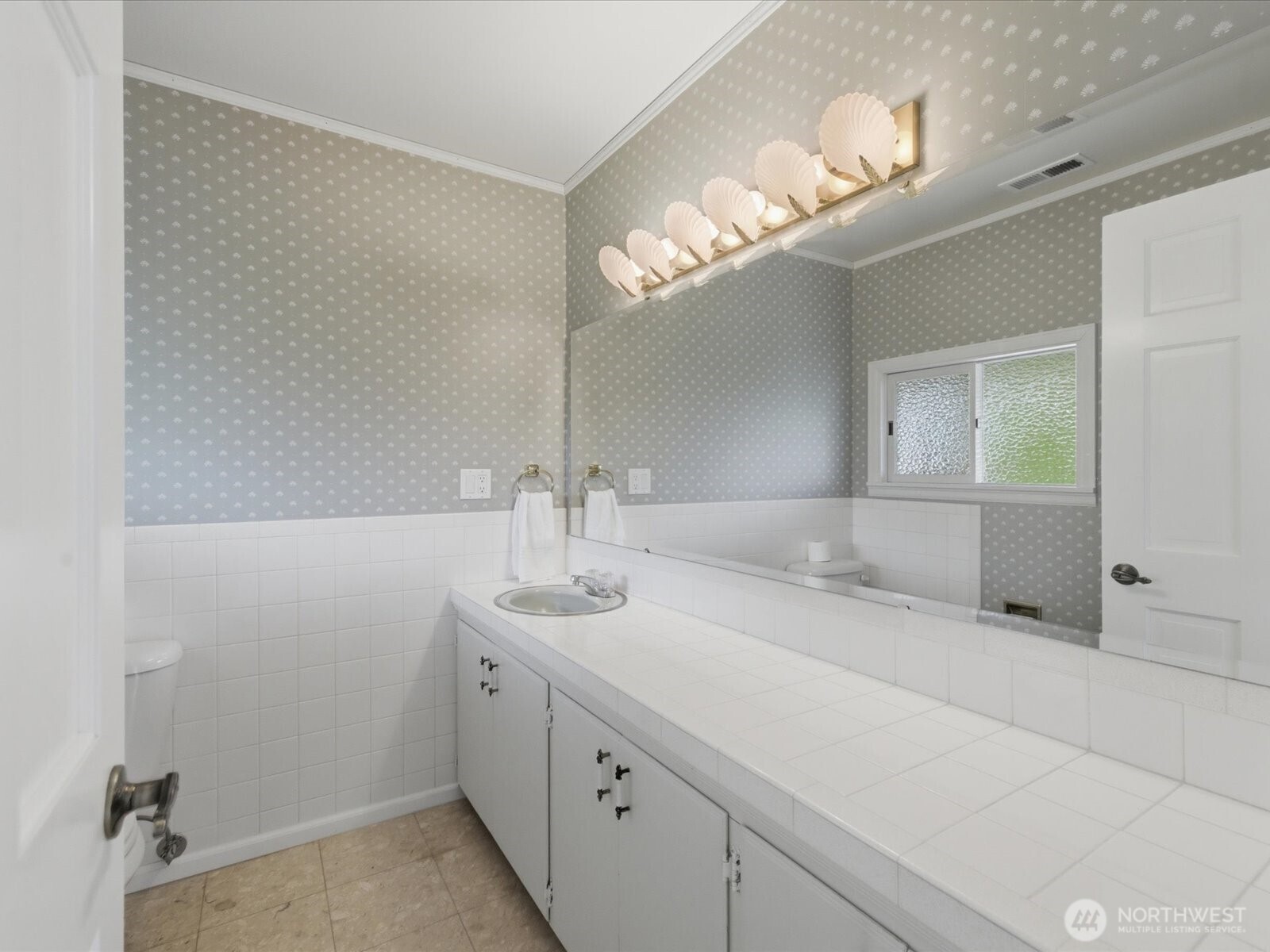 1302 E Lakeshore Drive , Lake Stevens, WA 98258