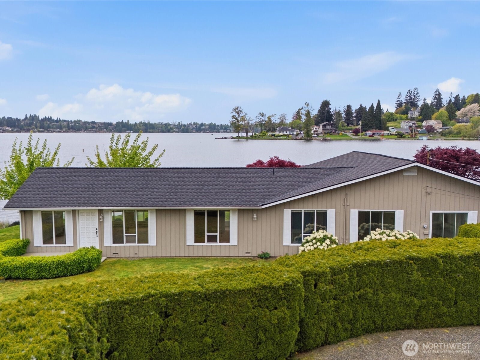1302 E Lakeshore Drive , Lake Stevens, WA 98258