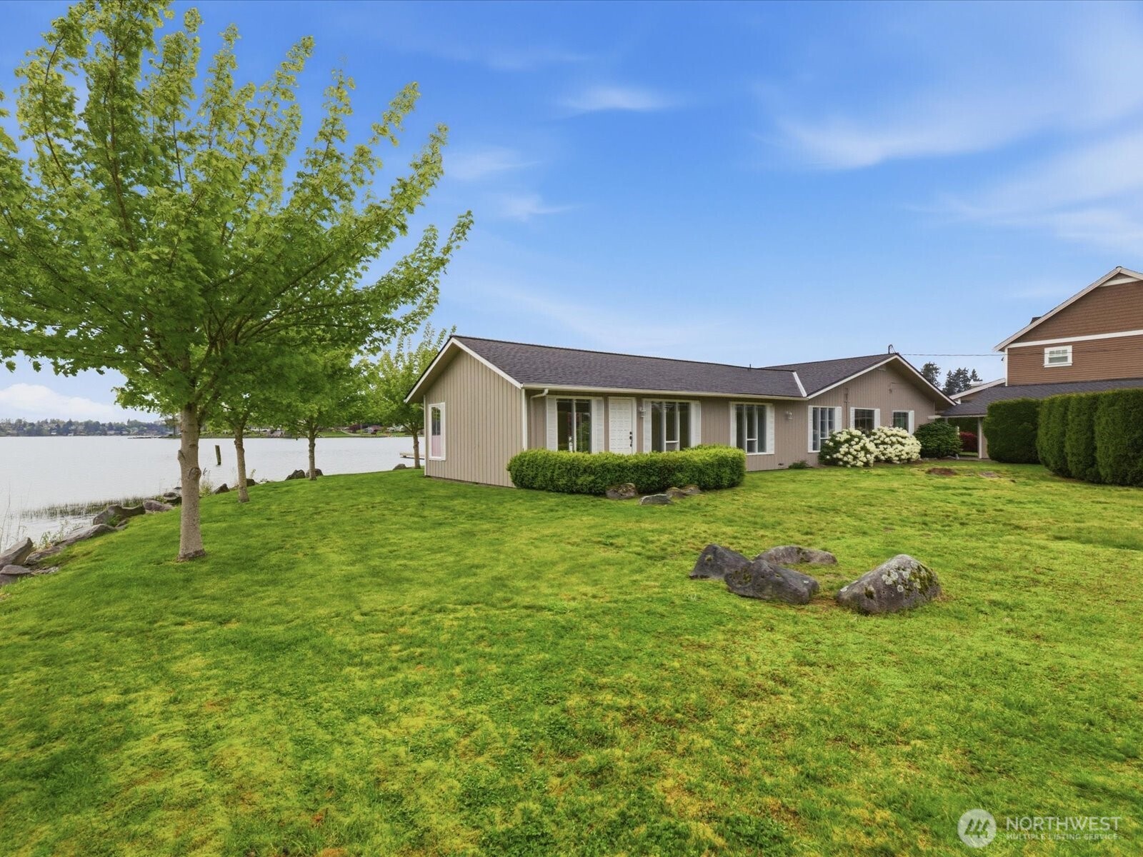 1302 E Lakeshore Drive , Lake Stevens, WA 98258