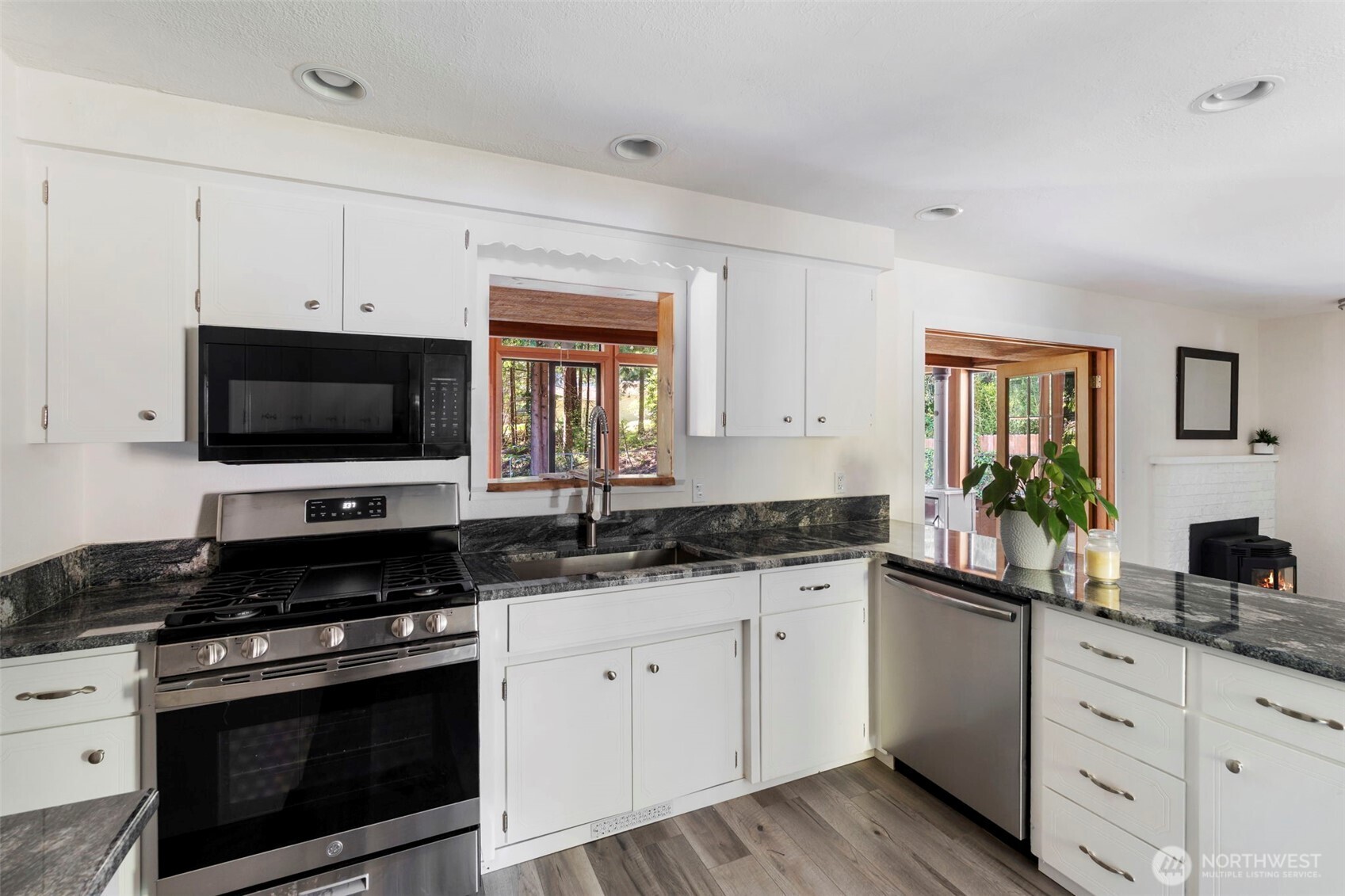 631 N 6th Street , Montesano, WA 98563