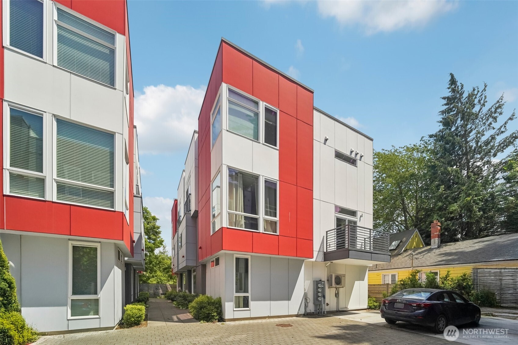 9032 14th Avenue NW #D, Seattle, WA 98117-3407