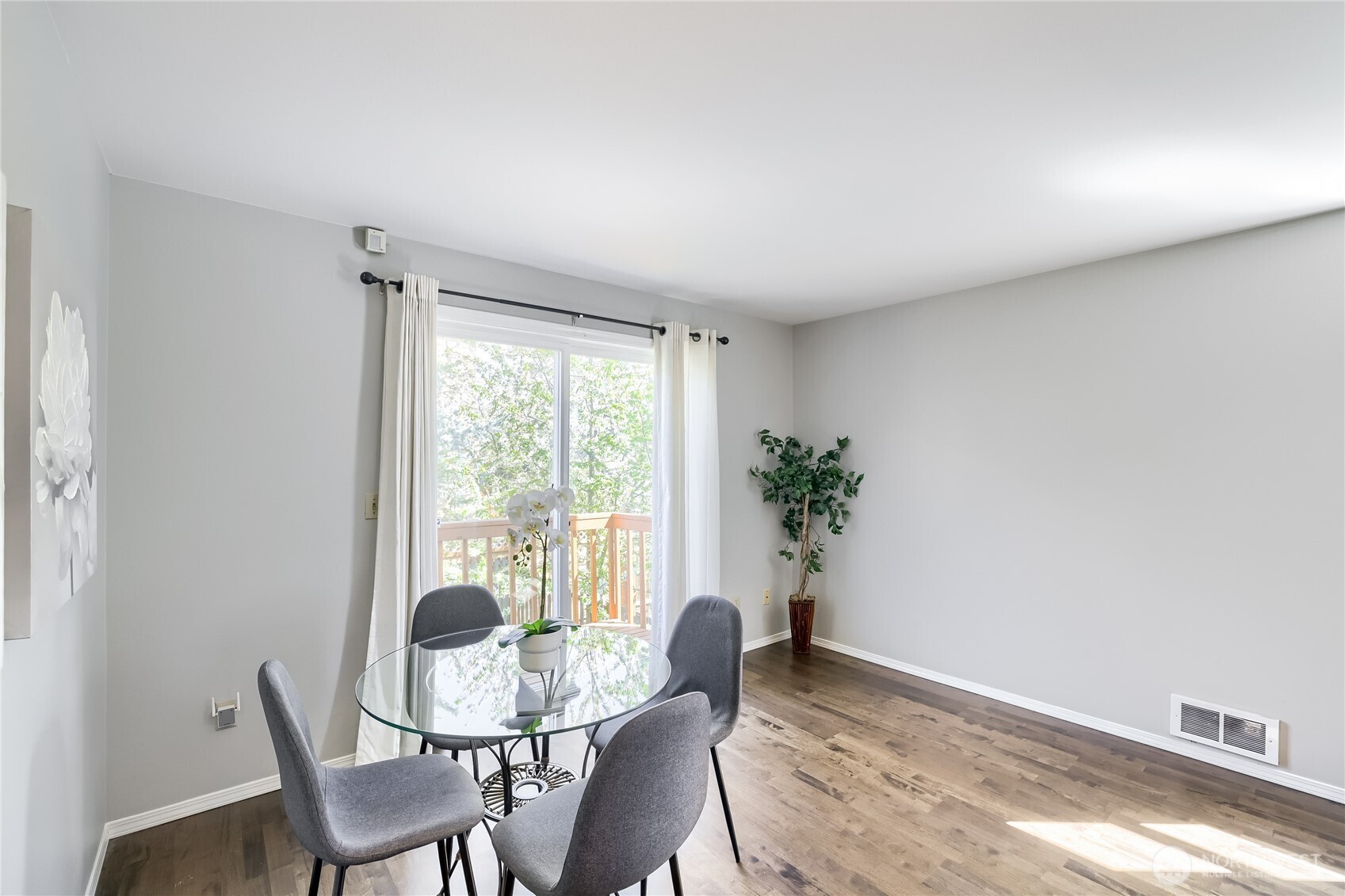 806 NW 52nd Street , Seattle, WA 98107