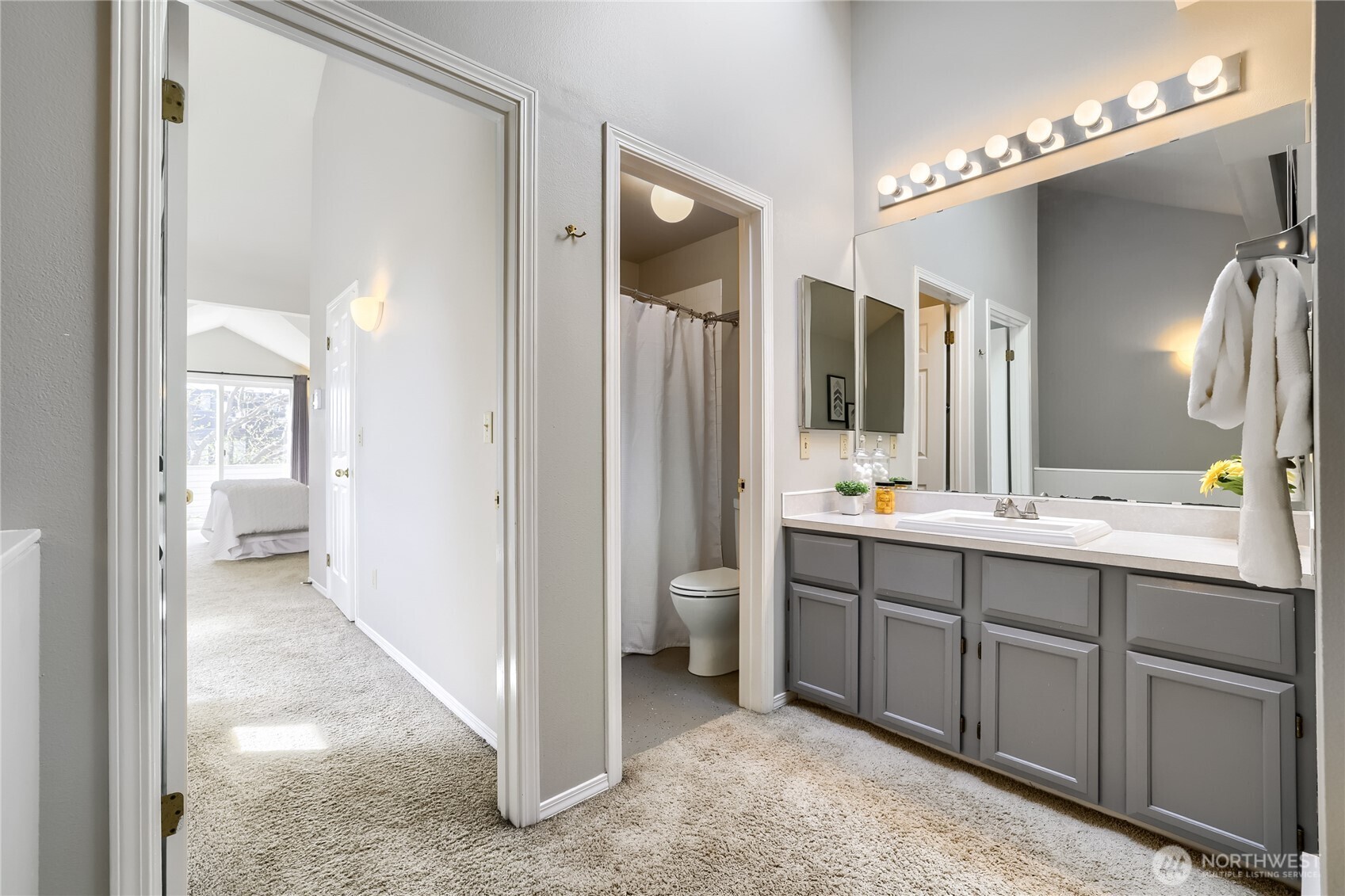 806 NW 52nd Street , Seattle, WA 98107