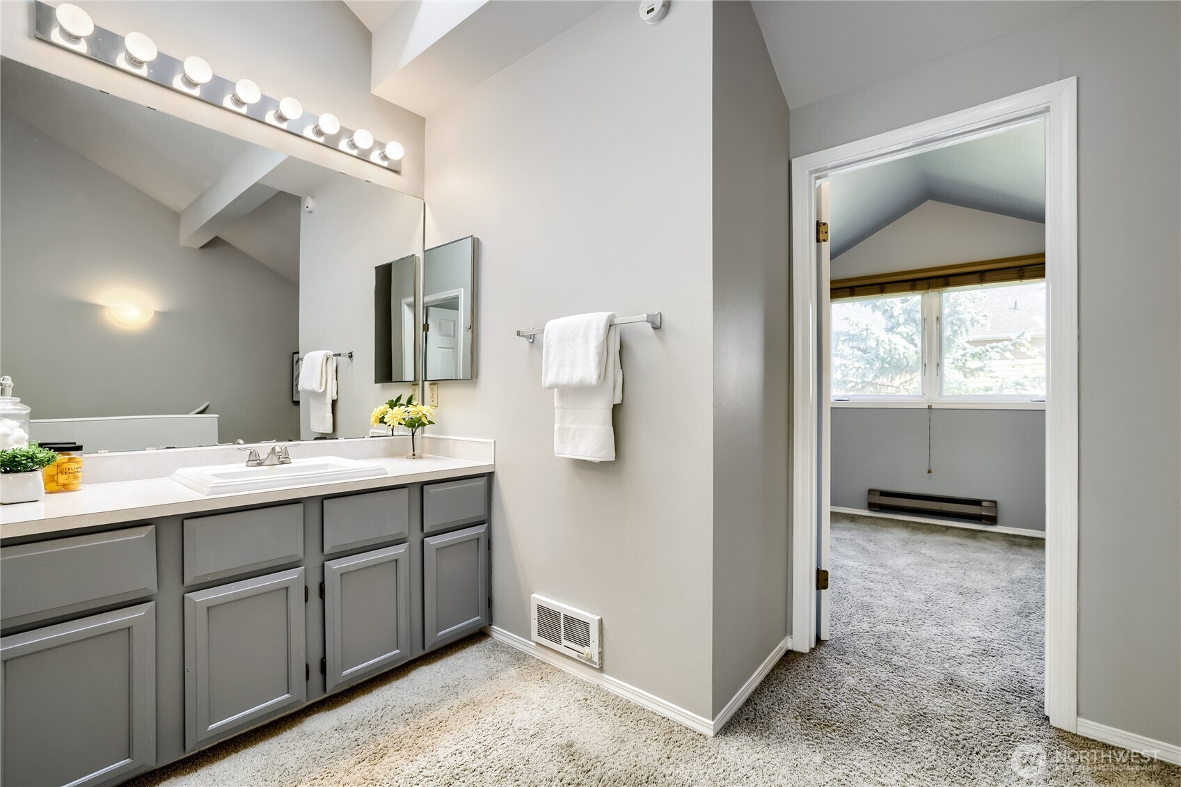 806 NW 52nd Street , Seattle, WA 98107