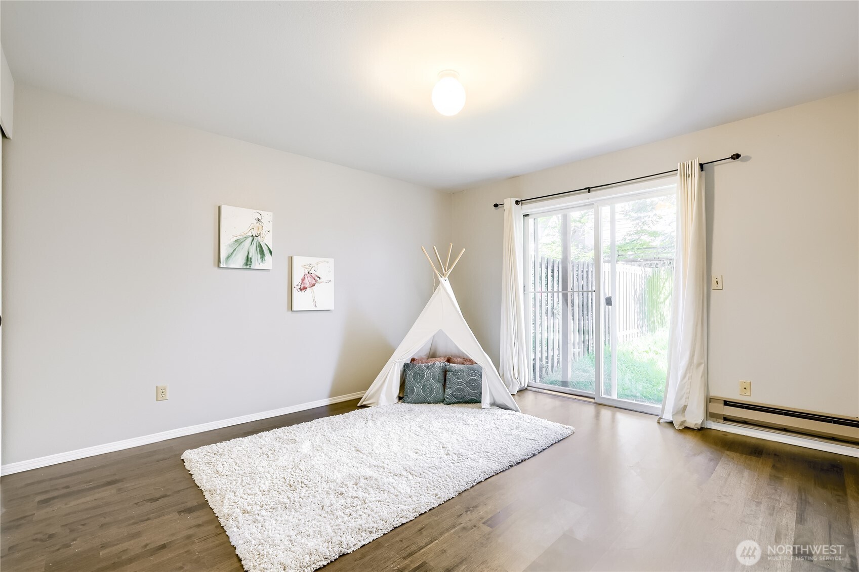 806 NW 52nd Street , Seattle, WA 98107