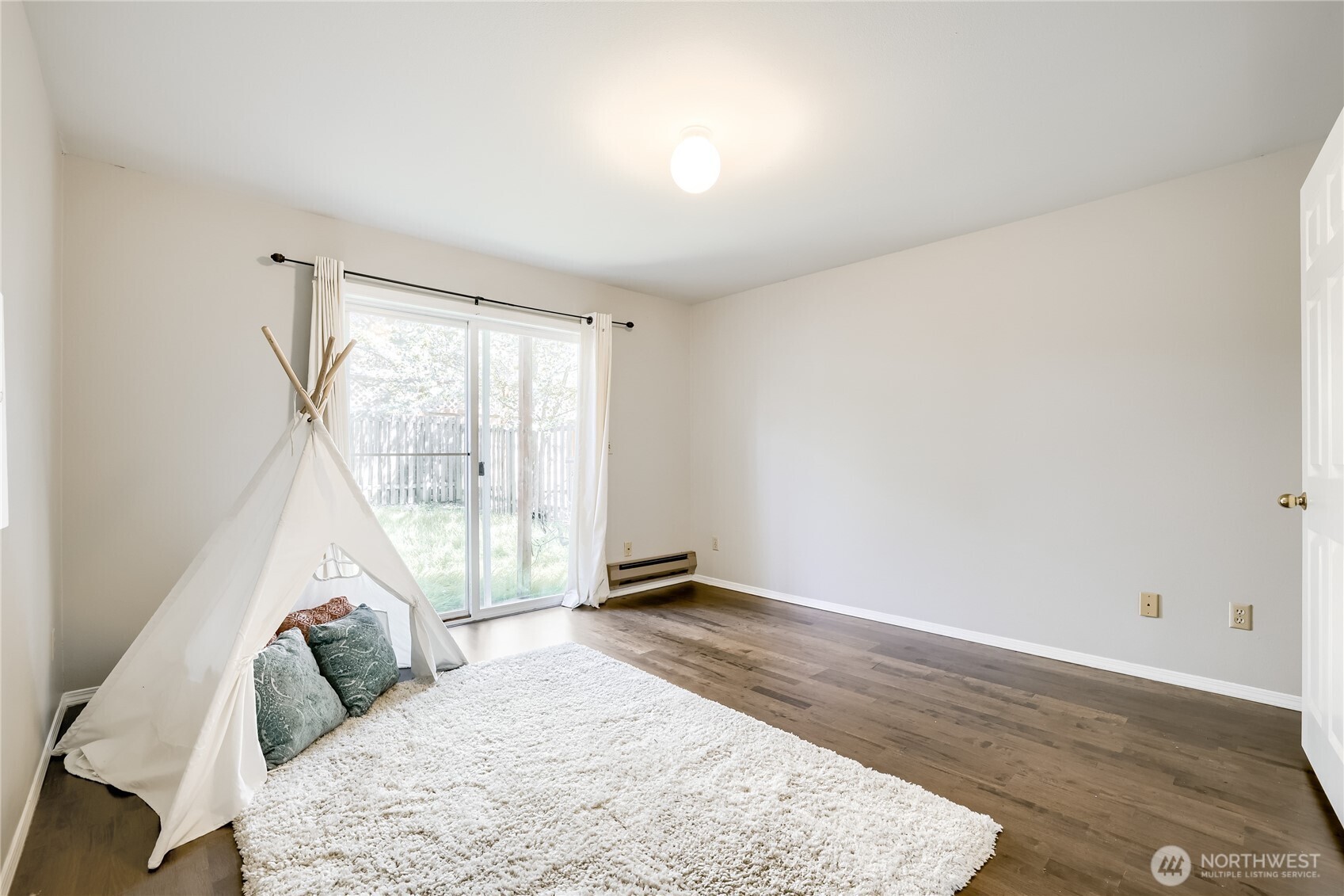 806 NW 52nd Street , Seattle, WA 98107