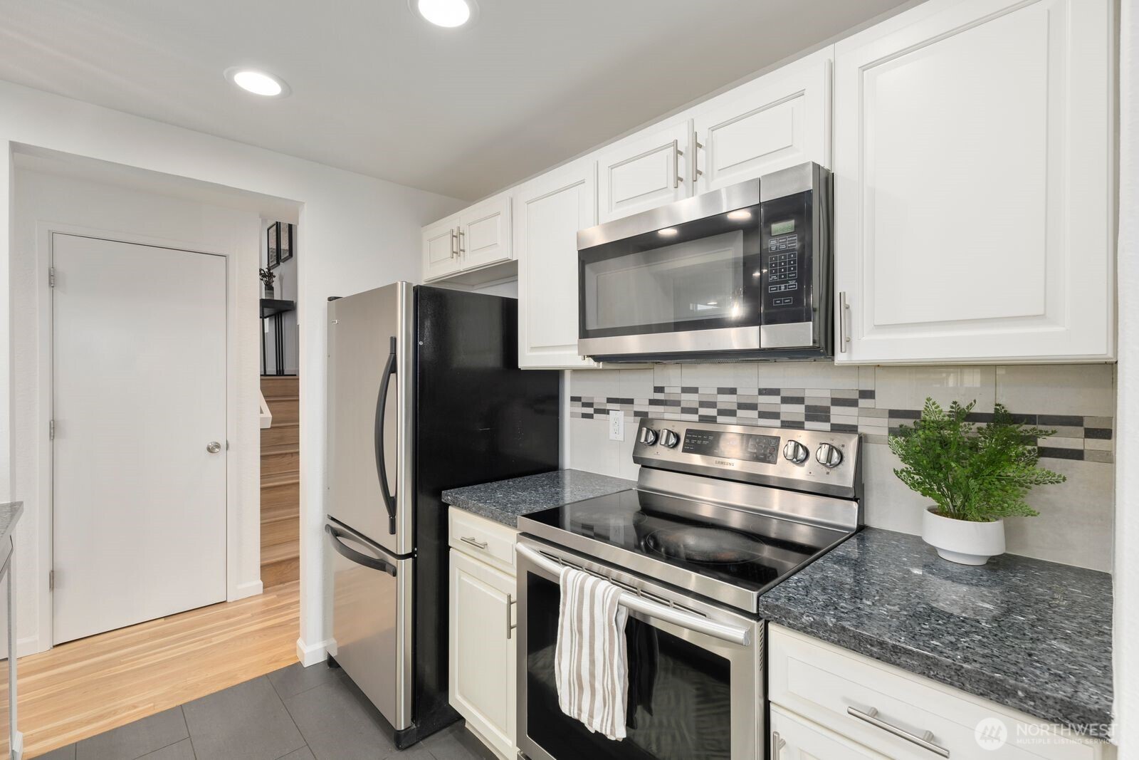 411 Cedar Ave S, Renton, WA 98057