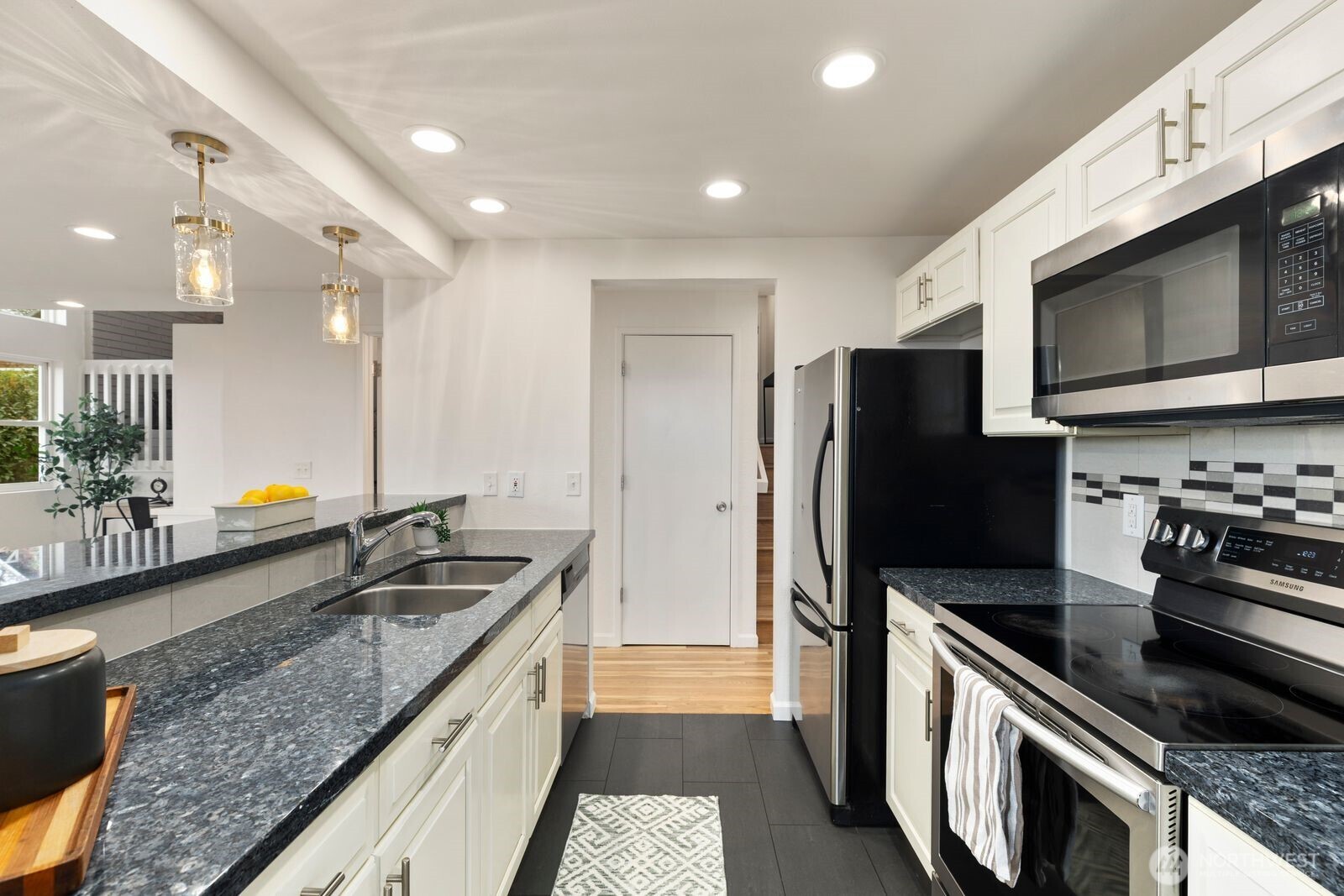 411 Cedar Ave S, Renton, WA 98057
