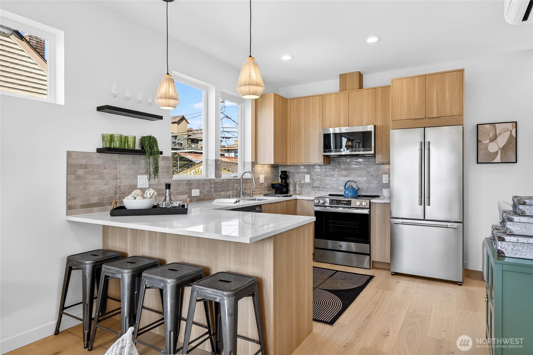 4142 44th Avenue SW, Seattle, WA 98116