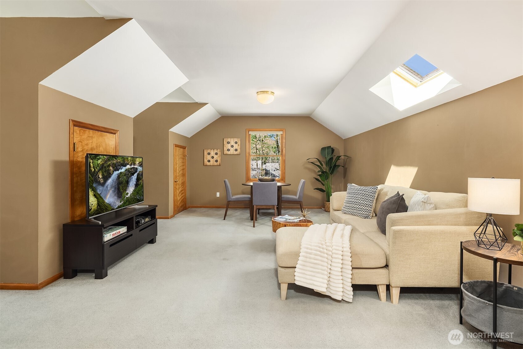 16526 232nd Avenue NE, Woodinville, WA 98077-7432