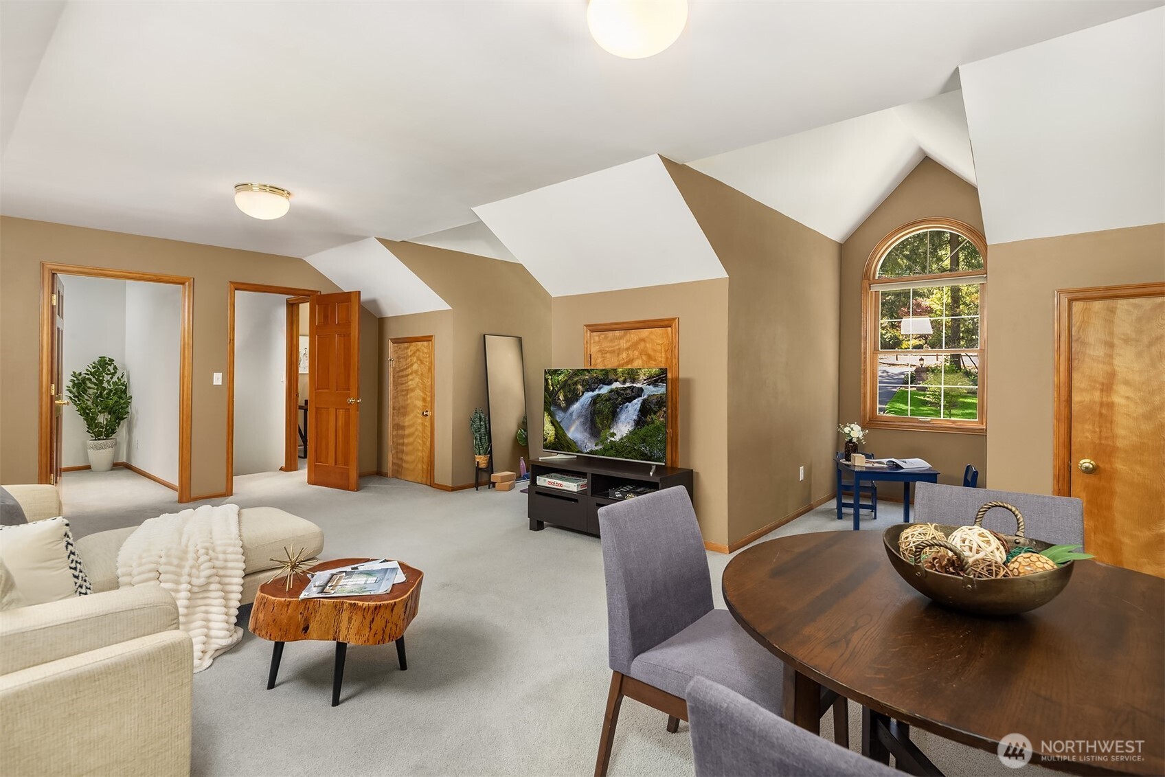 16526 232nd Avenue NE, Woodinville, WA 98077-7432