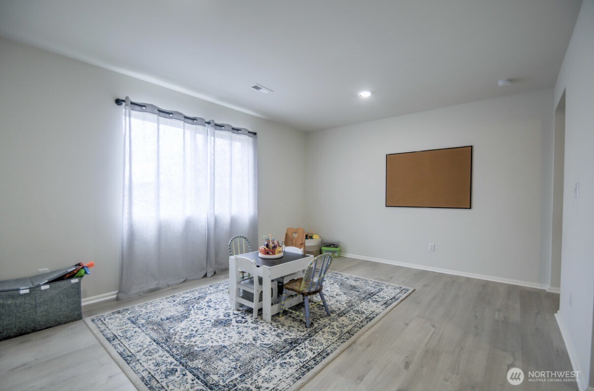 9124 Silverspot Drive SE, Tumwater, WA 98501