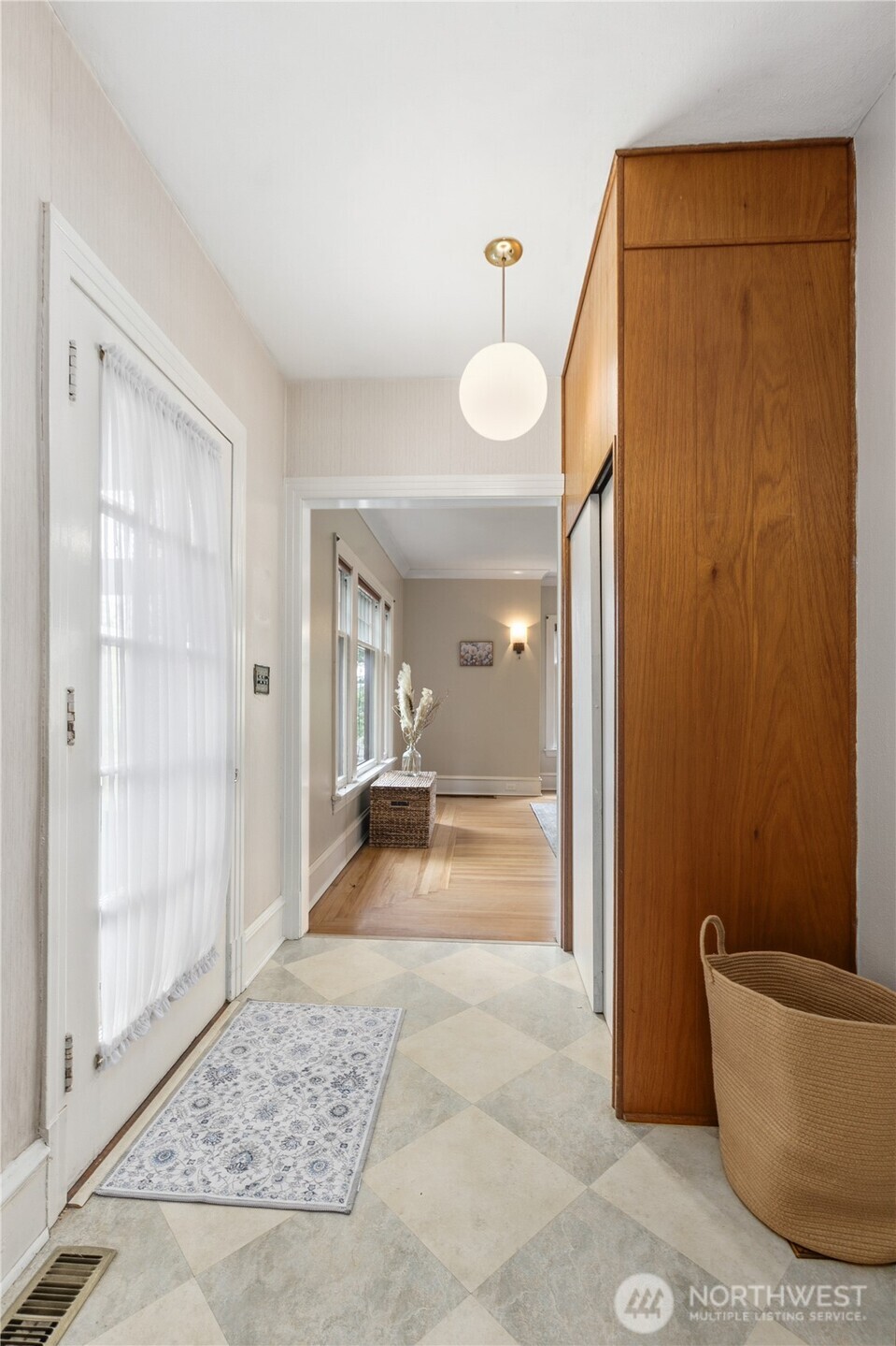 4903 S 31st Avenue , Seattle, WA 98108