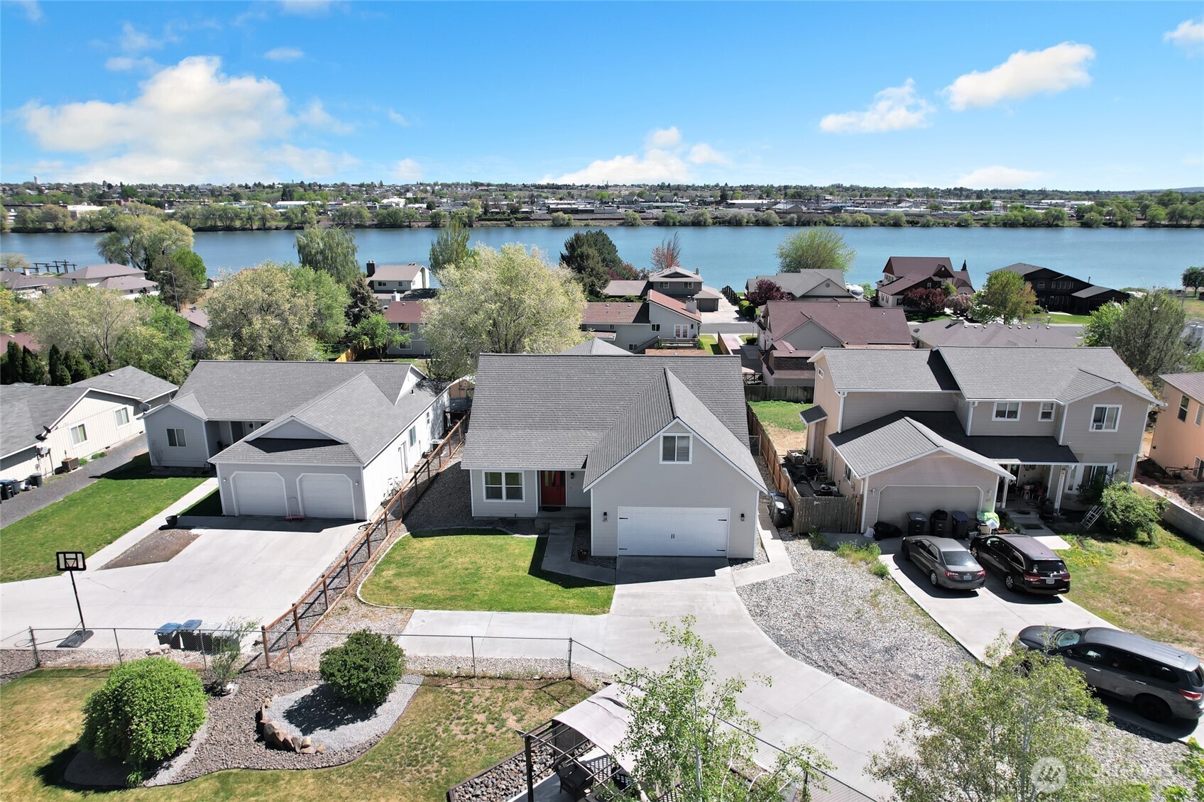 901 W Windrose Drive , Moses Lake, WA 98837