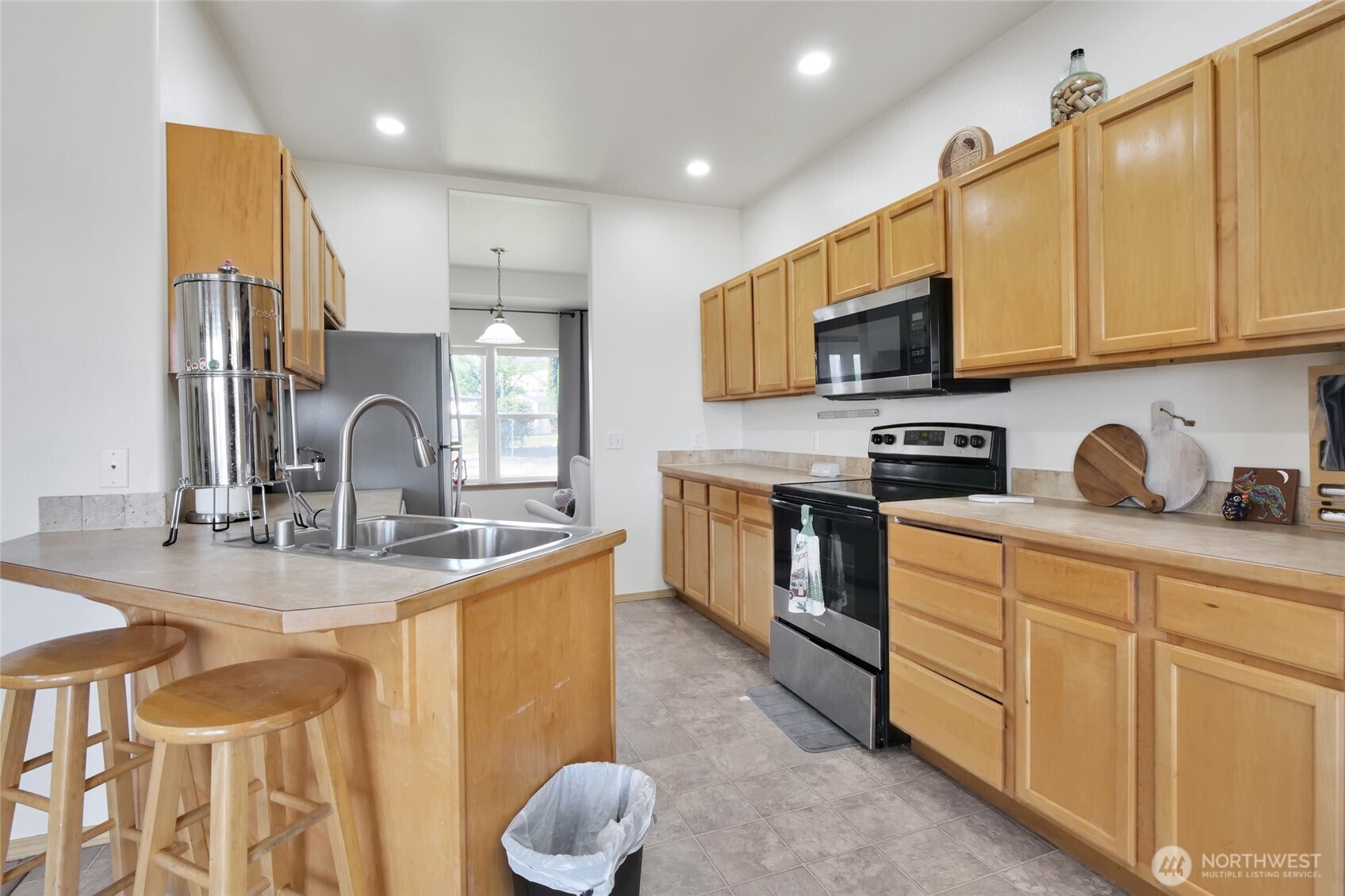 901 W Windrose Drive , Moses Lake, WA 98837