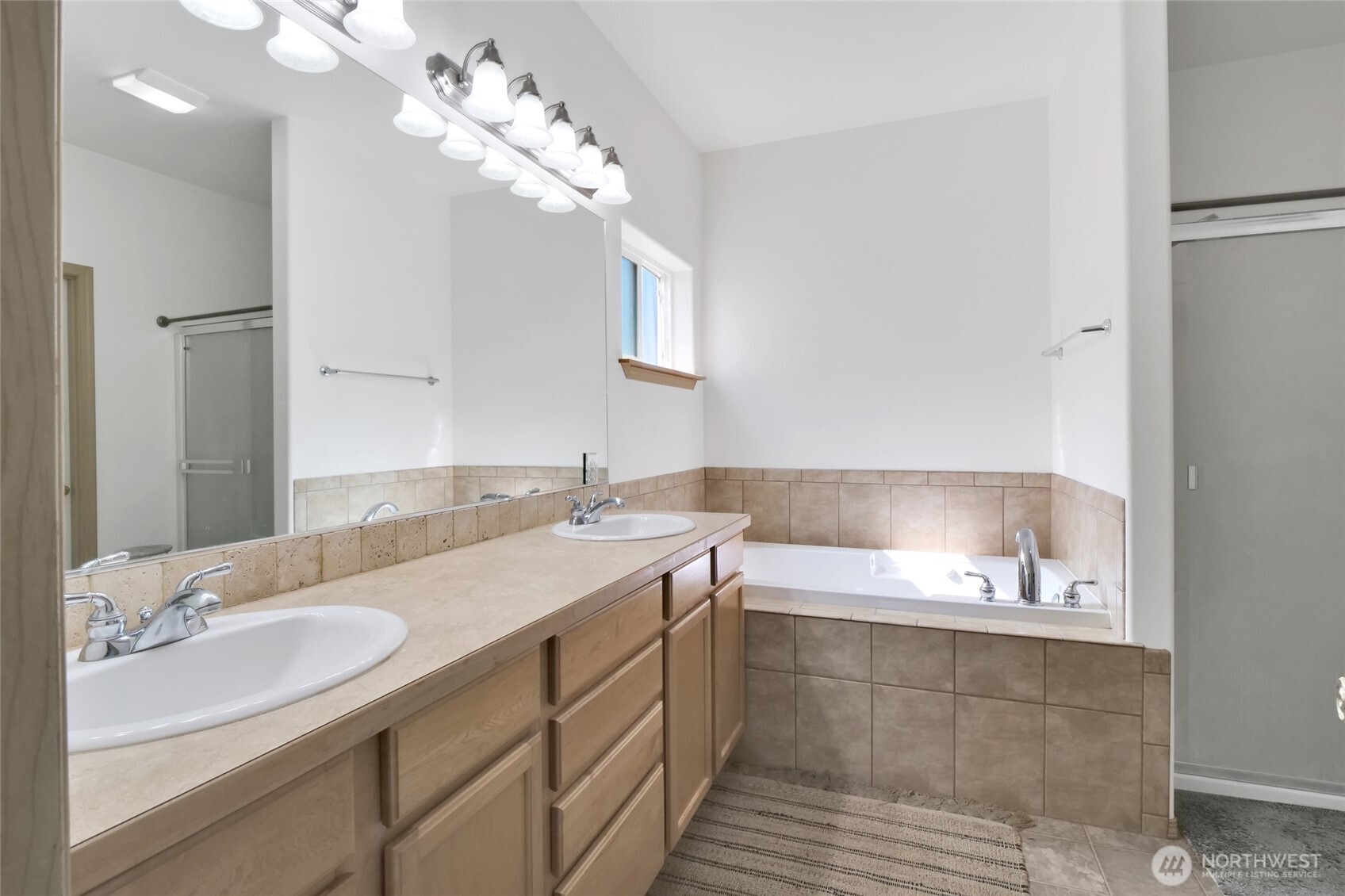 901 W Windrose Drive , Moses Lake, WA 98837