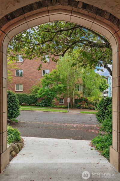 404 E Harrison Street #101, Seattle, WA 98102 - Photo 22