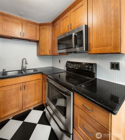 404 E Harrison Street #101, Seattle, WA 98102 - Photo 9