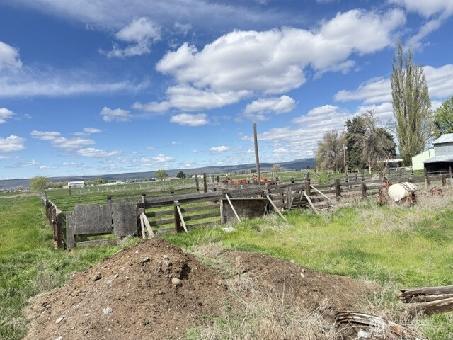 2493 Rd 19 NE, Soap Lake, WA 98851-9712
