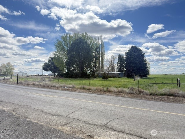 2493 Rd 19 NE, Soap Lake, WA 98851-9712