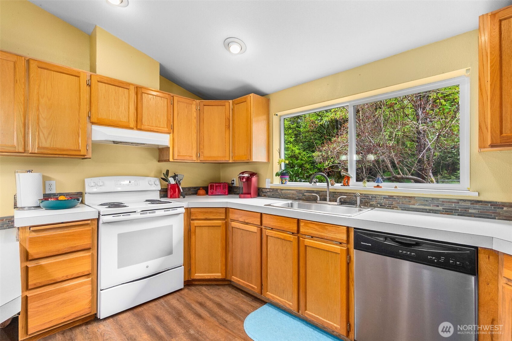 35308 16th Avenue Ct S, Roy, WA 98580