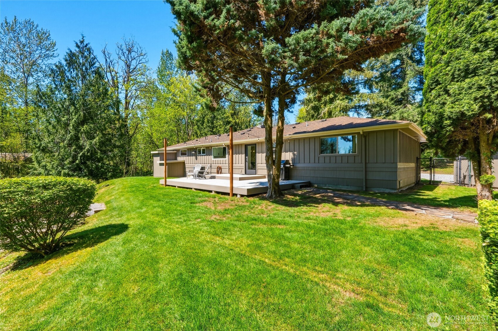 21437 SE 232nd Street , Maple Valley, WA 98038