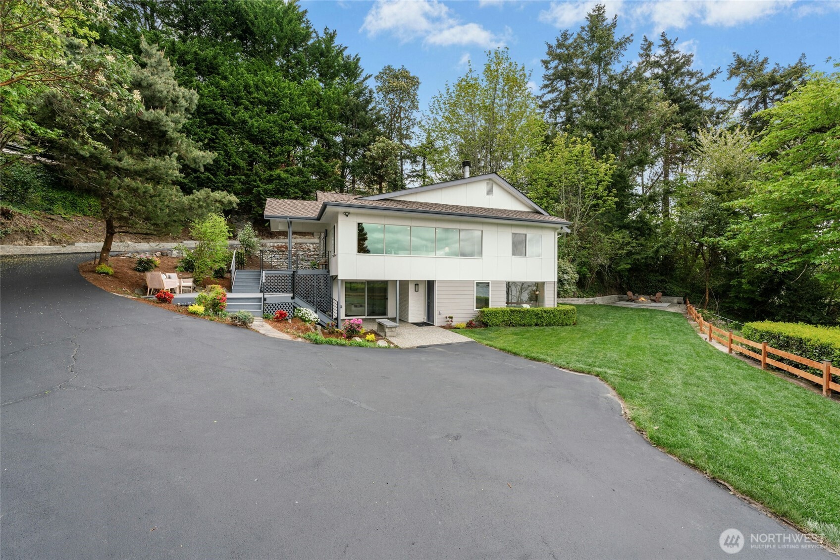 8953 NE 116th Place , Kirkland, WA 98034-6114