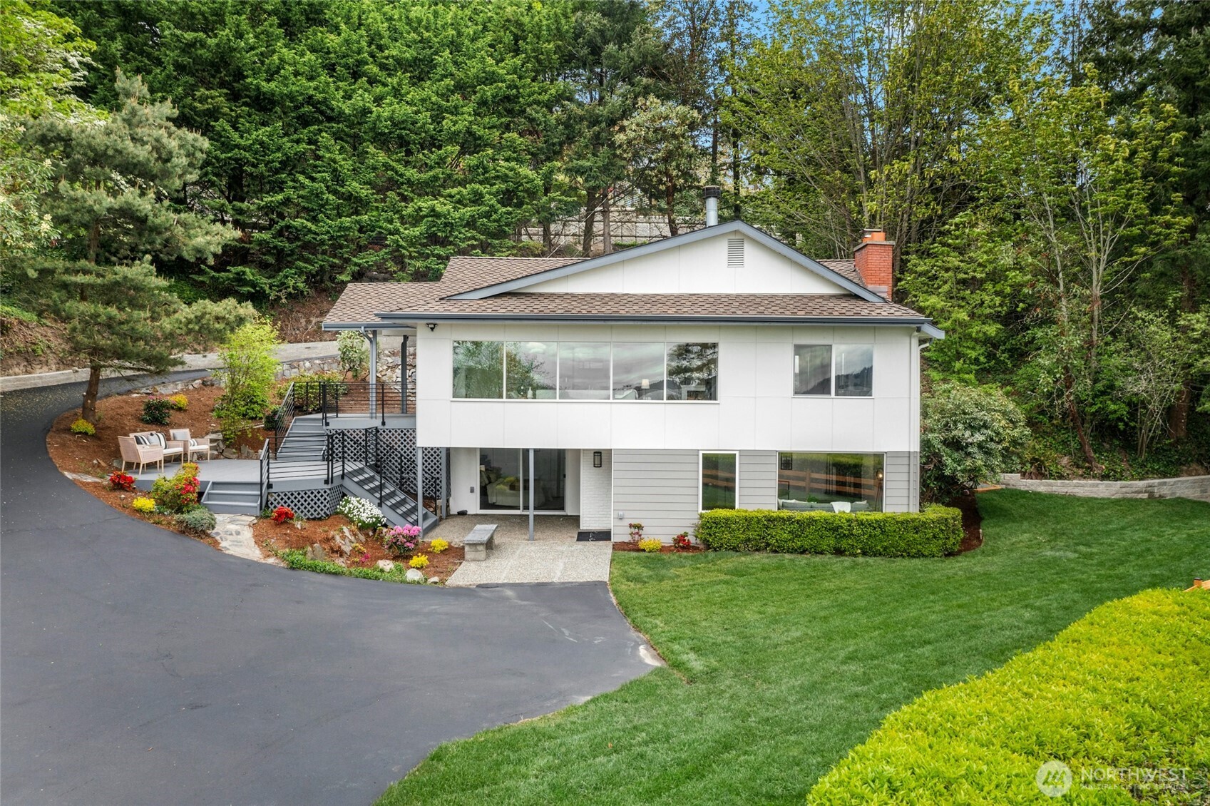 8953 NE 116th Place , Kirkland, WA 98034-6114