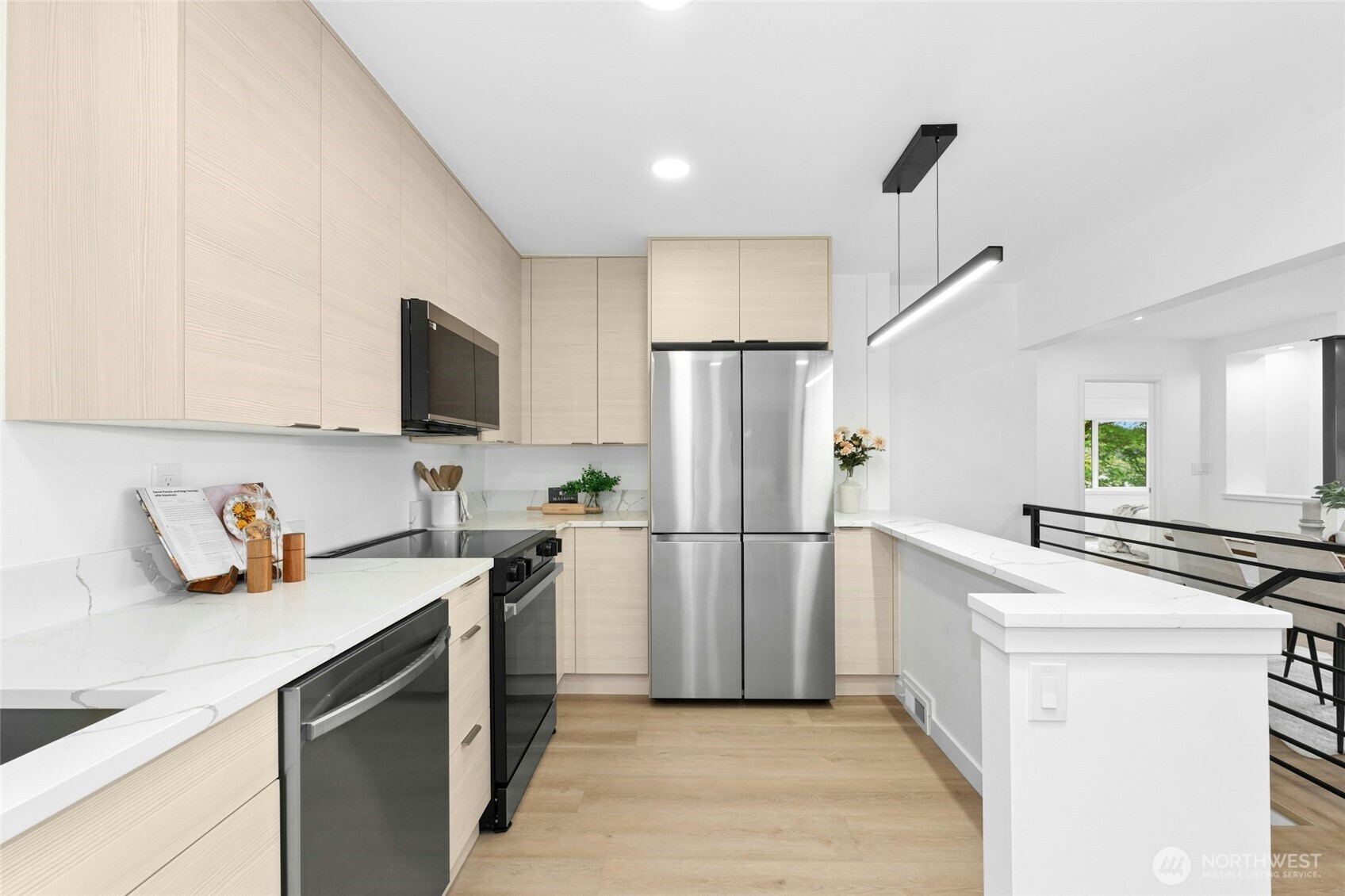 8953 NE 116th Place , Kirkland, WA 98034-6114