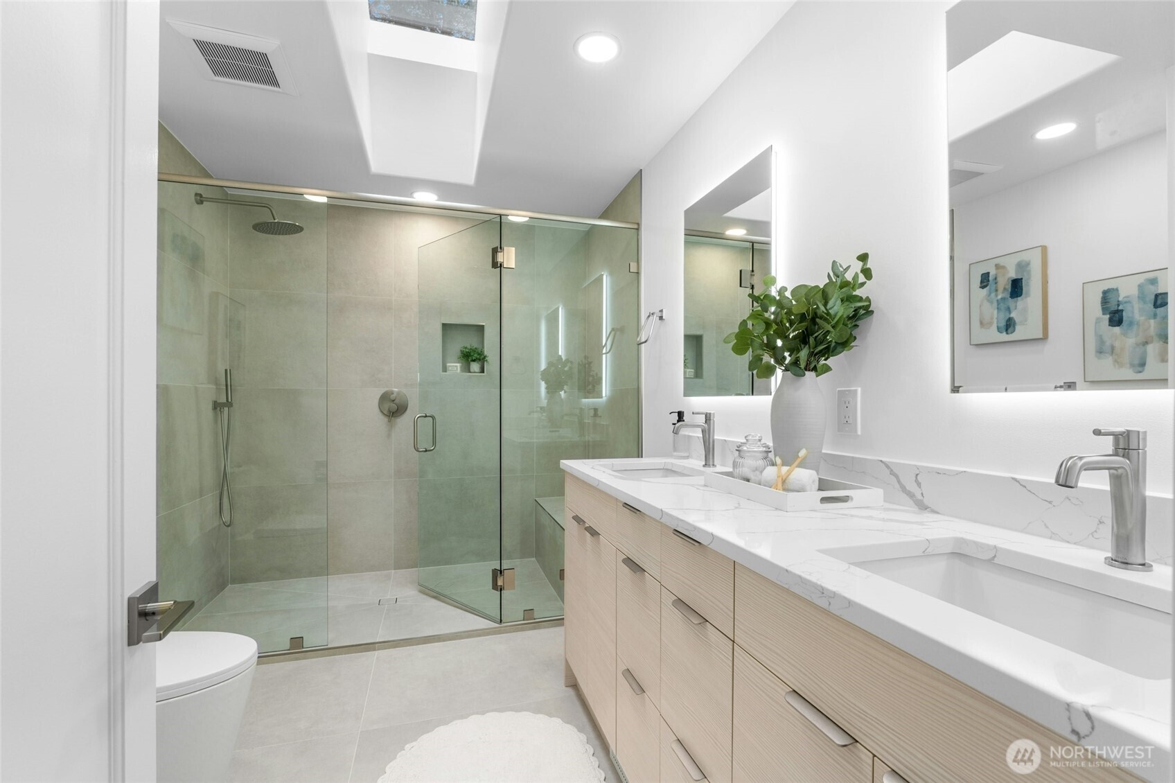 8953 NE 116th Place , Kirkland, WA 98034-6114