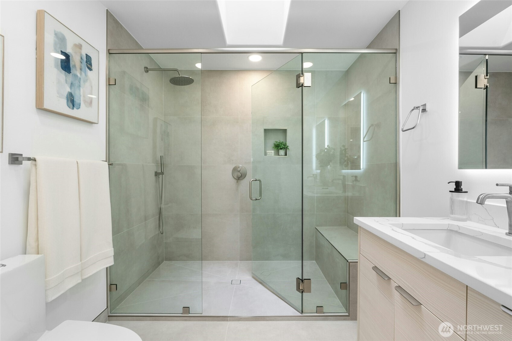 8953 NE 116th Place , Kirkland, WA 98034-6114