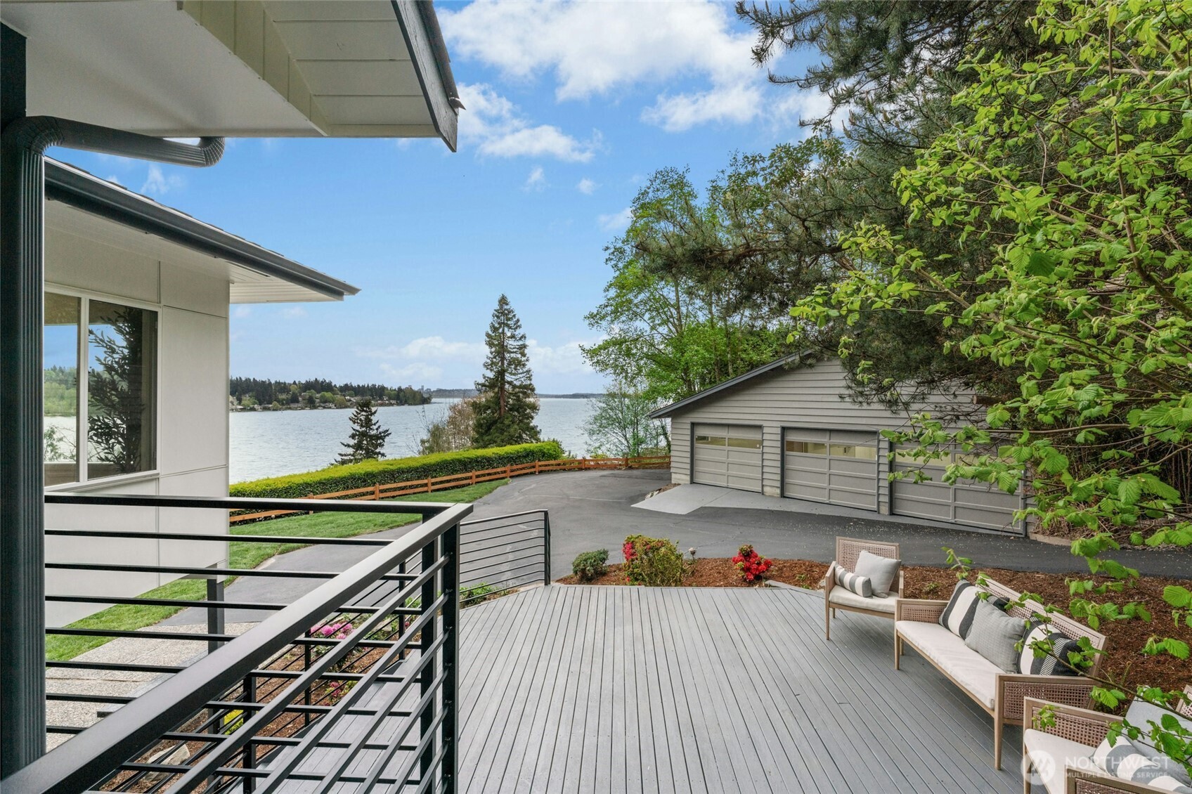 8953 NE 116th Place , Kirkland, WA 98034-6114