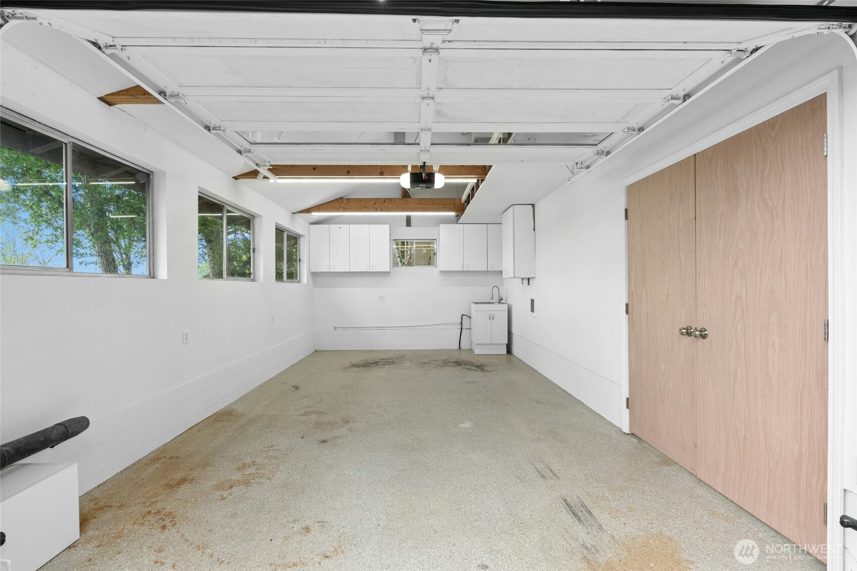 8953 NE 116th Place , Kirkland, WA 98034-6114