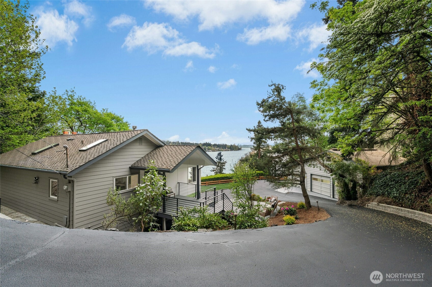 8953 NE 116th Place , Kirkland, WA 98034-6114
