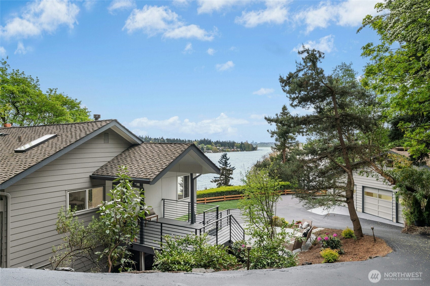 8953 NE 116th Place , Kirkland, WA 98034-6114
