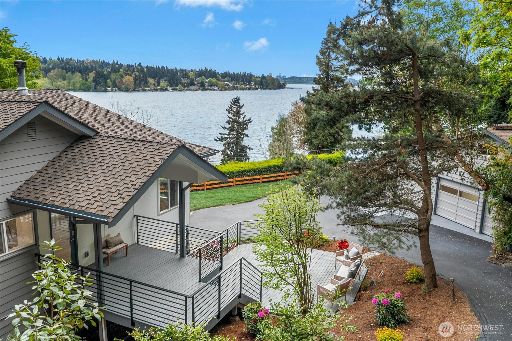 8953 NE 116th Place , Kirkland, WA 98034-6114