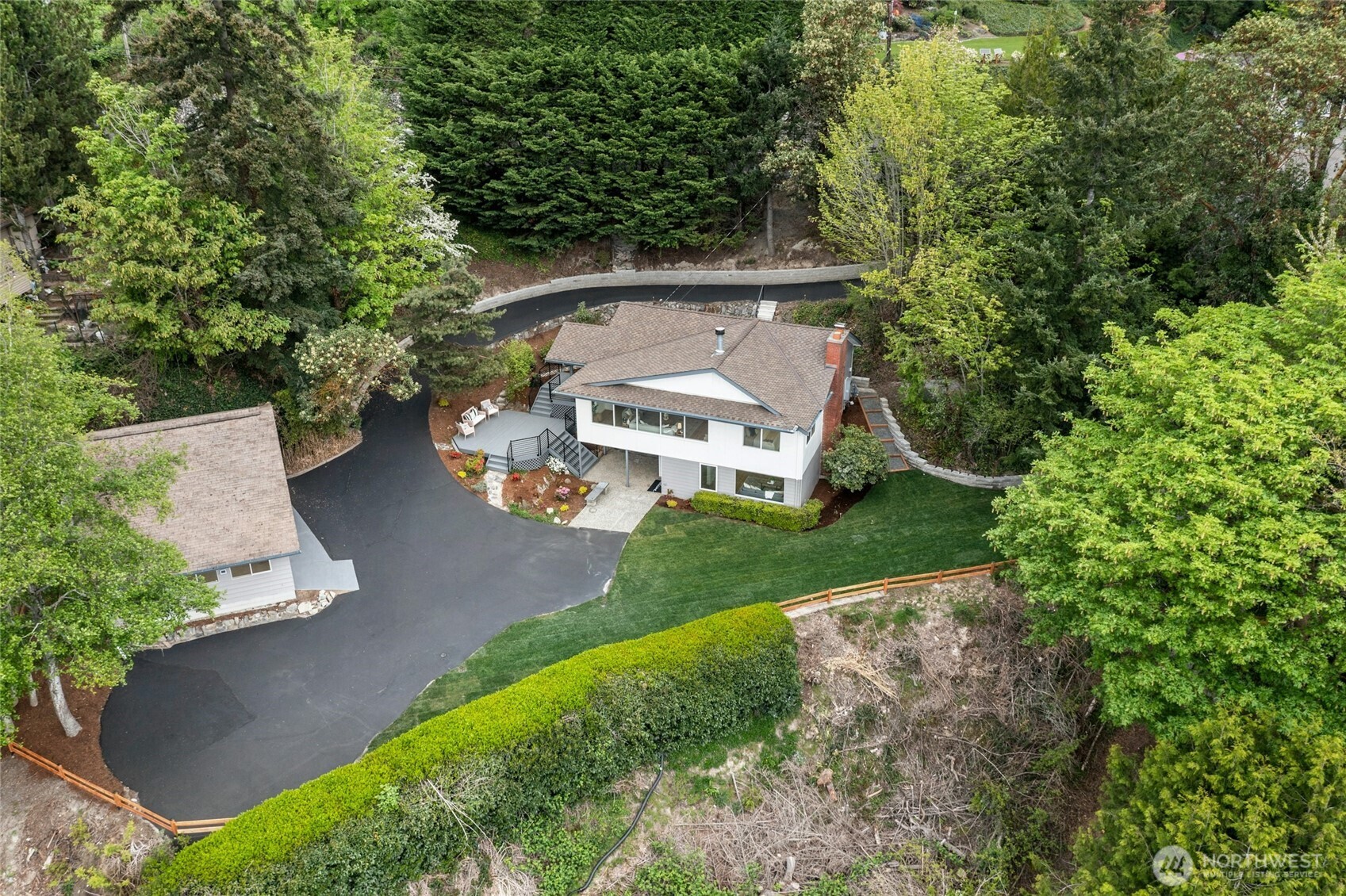 8953 NE 116th Place , Kirkland, WA 98034-6114