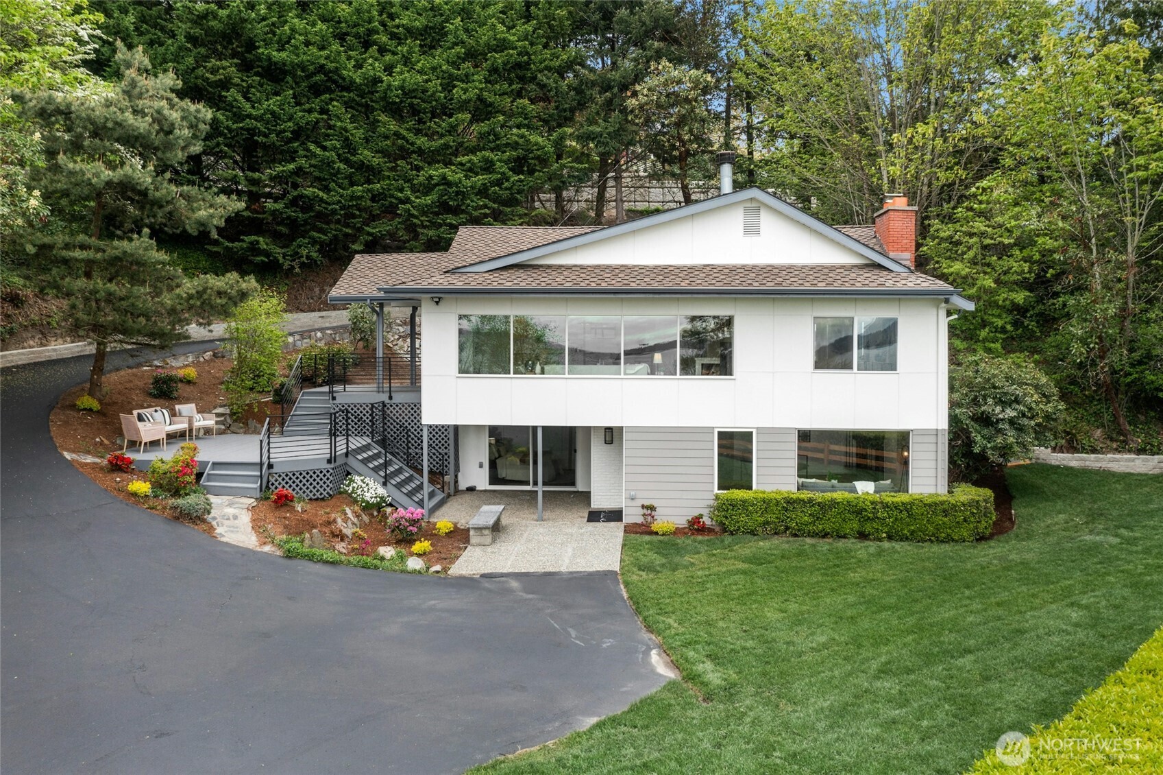8953 NE 116th Place , Kirkland, WA 98034-6114