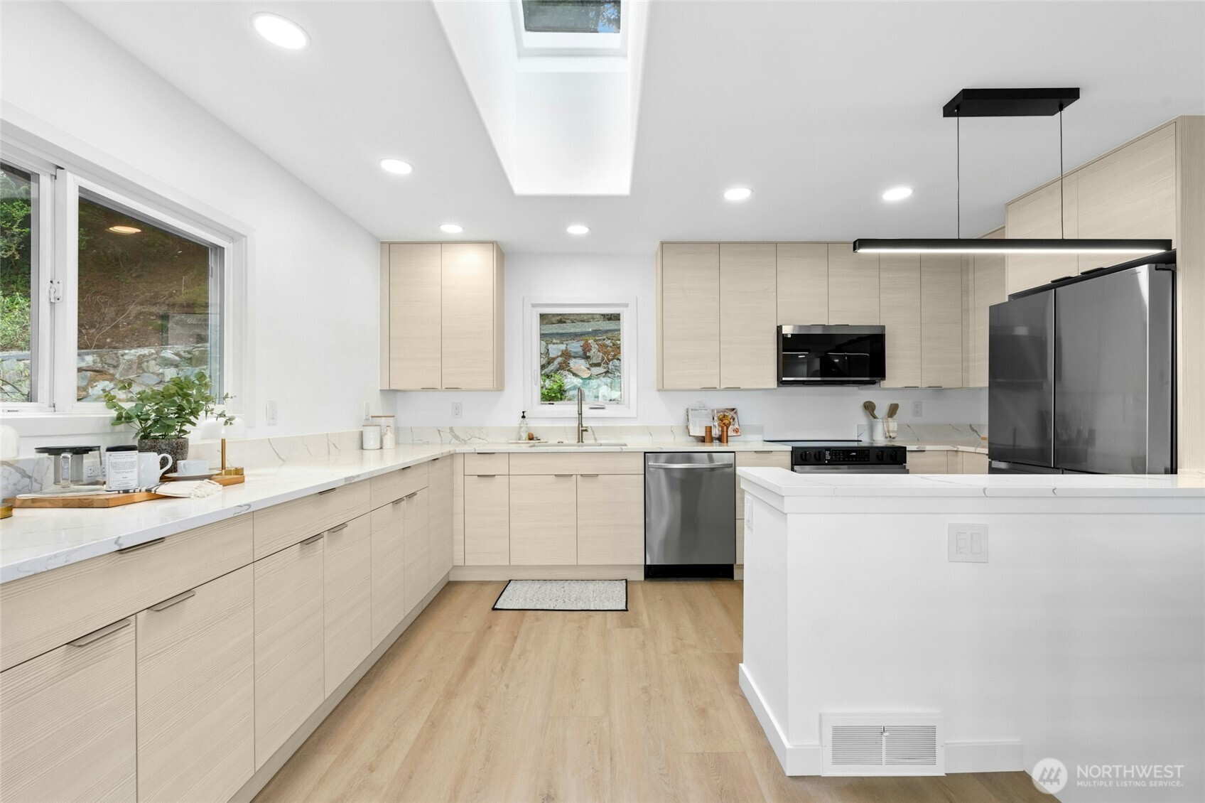 8953 NE 116th Place , Kirkland, WA 98034-6114