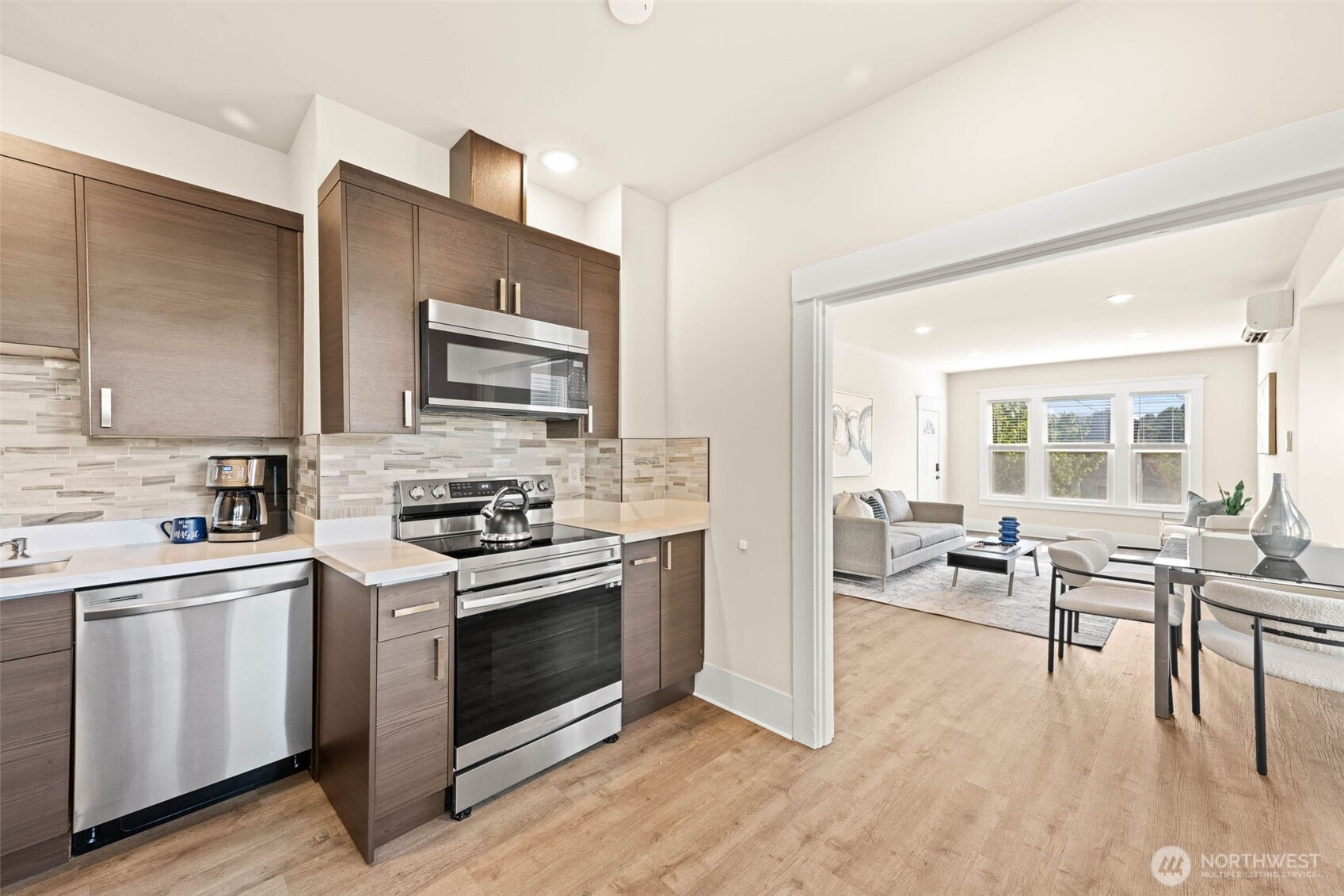 1413 26th Avenue , Seattle, WA 98122-3101