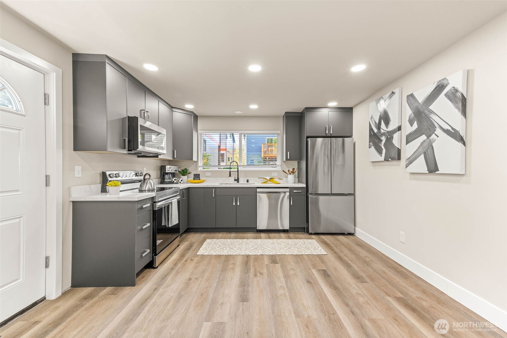 1411 26th Avenue , Seattle, WA 98122-3101