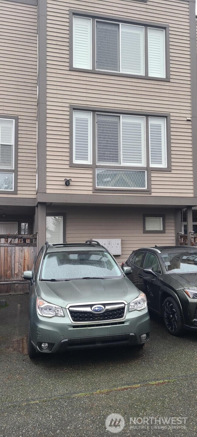 1817 11th Avenue W #F, Seattle, WA 98119