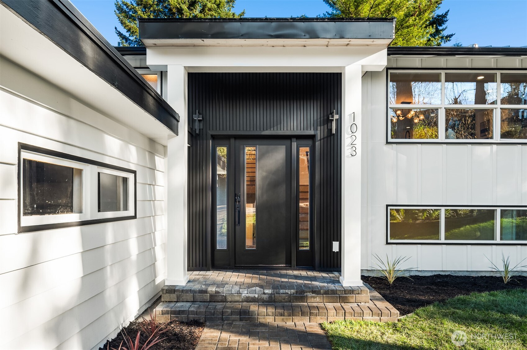 1023 109th Avenue SE, Bellevue, WA 98004